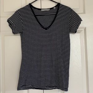 Vince. Heathered navy&white stripe v neck T size s